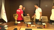 Bakan Kasapoğlu, şampiyon voleybolcuları kabul etti