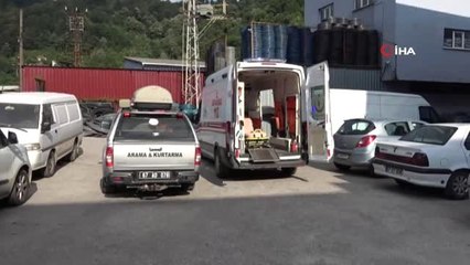 Dakikalarca kurtarılmayı bekledi...Tamir için girdiği asansör düştü, çalışanlar kurtardı