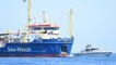 Olasz vizeken a menekülteket szállító civil hajó