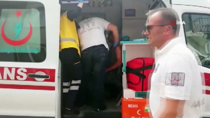 Yanan ahırda 8 koyun telef oldu, 4 kişi zehirlendi