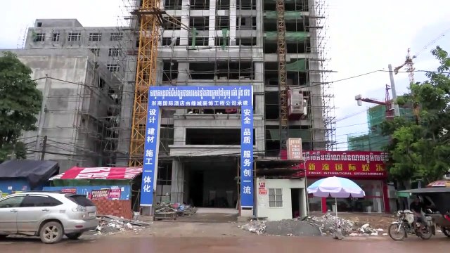 Au Cambodge, les rêves effondrés des forçats des chantiers