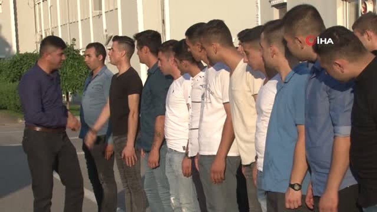 Askerlerin kimi 5 gün, kimi 6 ay kala erken terhis heyecanı yaşadı