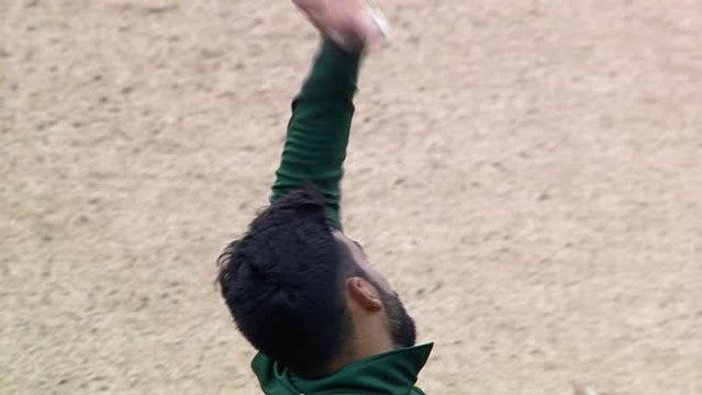 Pakistan beat New Zealand to keep qualification hopes alive