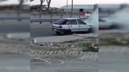 Seyir halindeki araç alev alev yandı