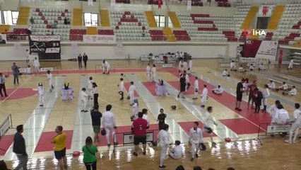 Eskrim Türkiye Şampiyonası Sivas'ta başladı