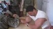 Insolite - Bras de fer entre un Irakien et un soldat US