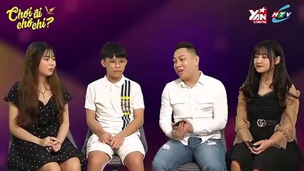 Nus Aimee không kiềm chế được nước mắt khi được hỏi về những khó khăn trên talk show