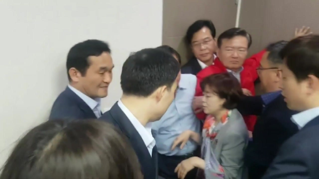 경찰 소환 통보에 한국당 반발..."표적 소환" / YTN