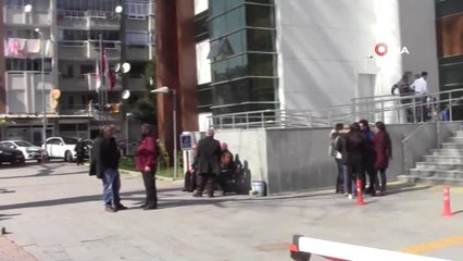 'Kedin üzerimi pisledi' diyerek arkadaşının boğazını kesen sanık hakim karşısında