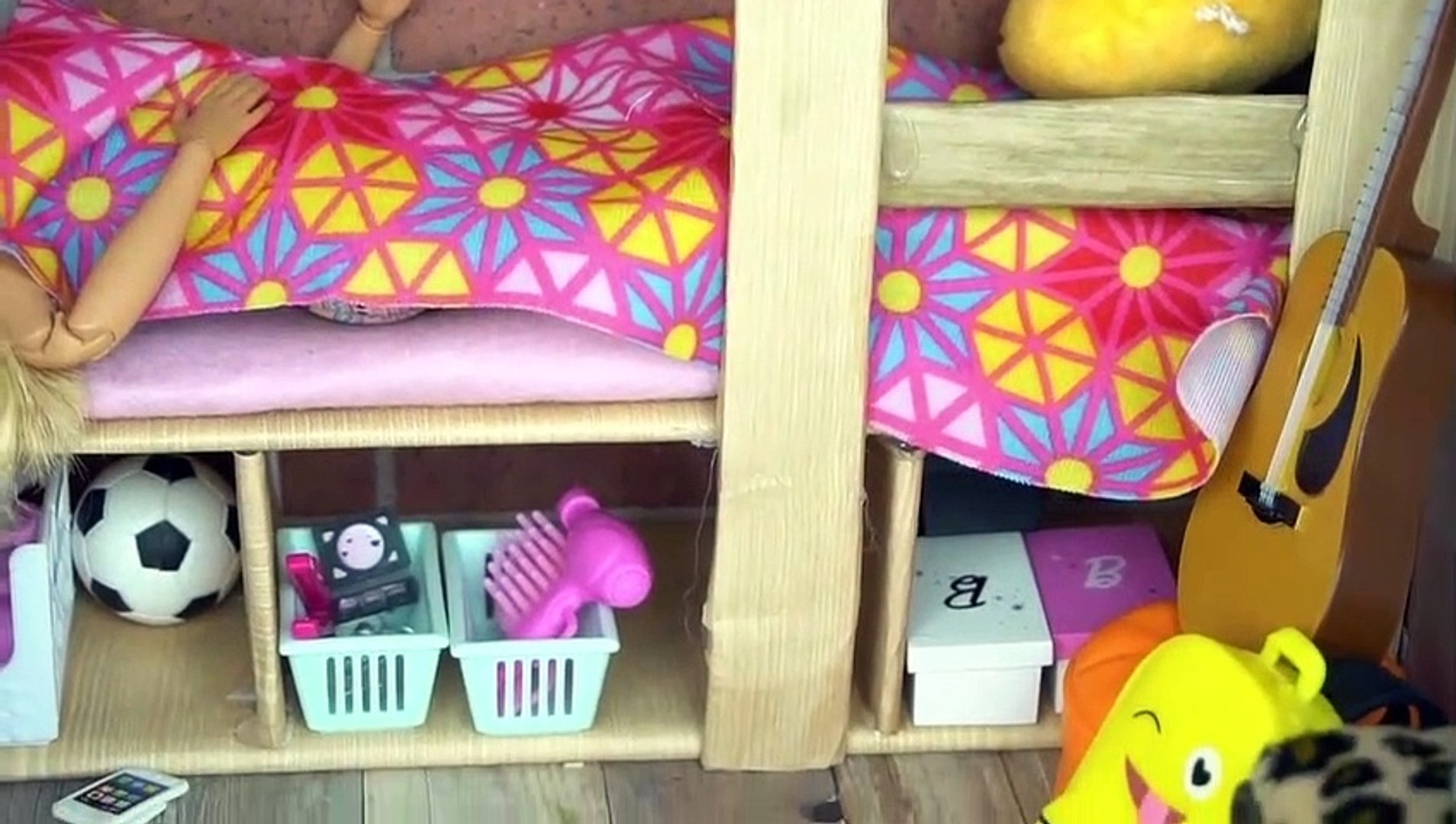 Barbie Rutina de La Mañana en Dormitorio de Escuela - Video Jugando con  Muñecas - Vidéo Dailymotion