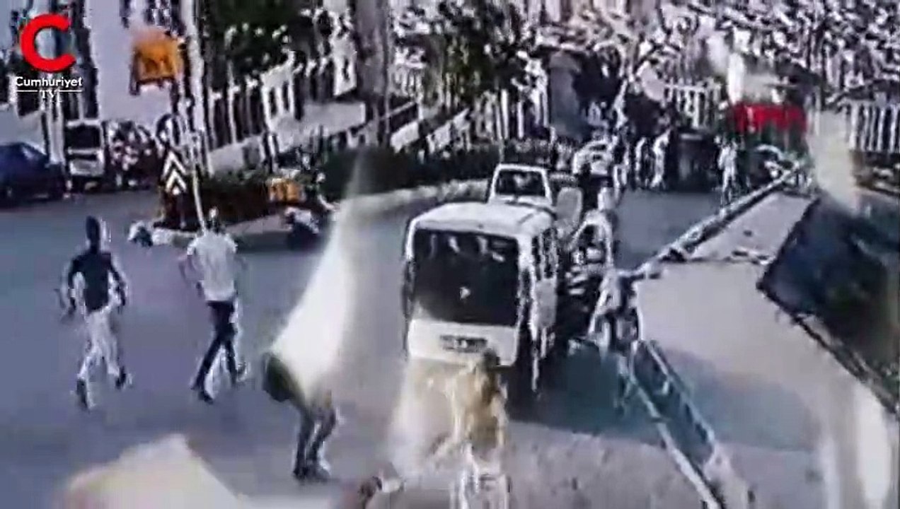 Esenyurt'ta polis aracının yaptığı kaza kamerada