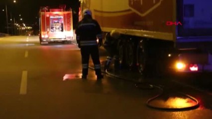 ERZİNCAN RAMPADAN İNERKEN FRENİ BOŞALAN TIR GÜÇLÜKLE DURDURULDU