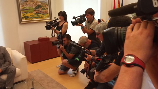 El presidente del Parlamento de Navarra se reúne con Uxue Barkos