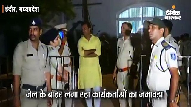 आकाश ने जेल के बैरक में 3 कैदियों के साथ बिताई रात, सुबह प्रार्थना में हिस्सा लिया और चाय पी