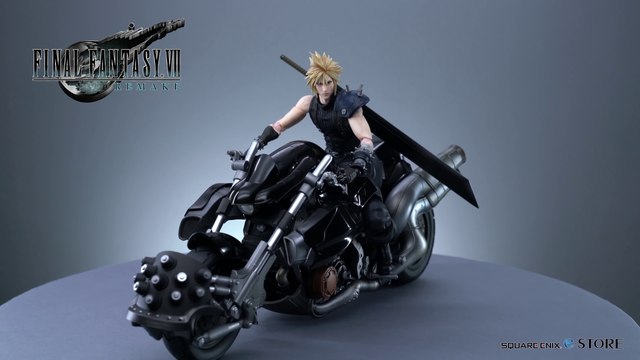 Play Arts Cloud y Fenrir Final Fantasy VII Remake