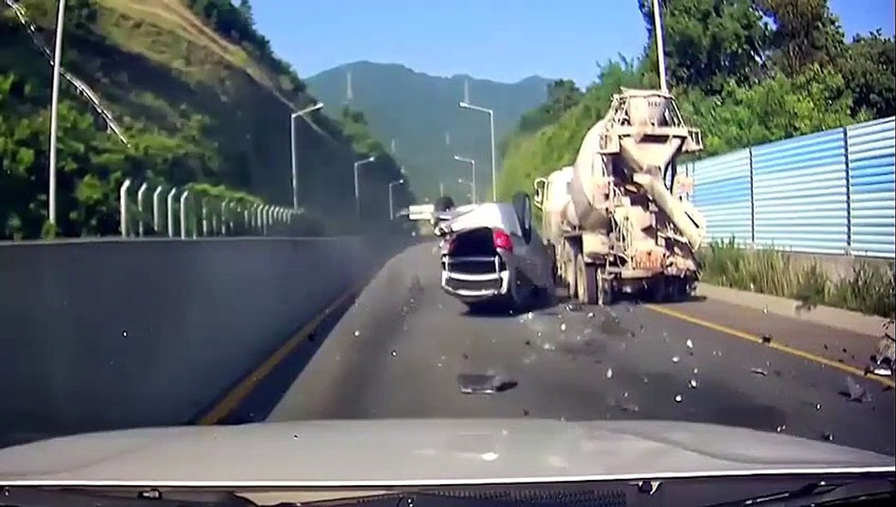 Car crashes  -305