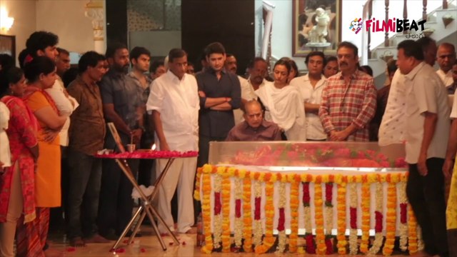Mahesh Babu Pays Homage To Vijaya Nirmala || Filmibeat Telugu