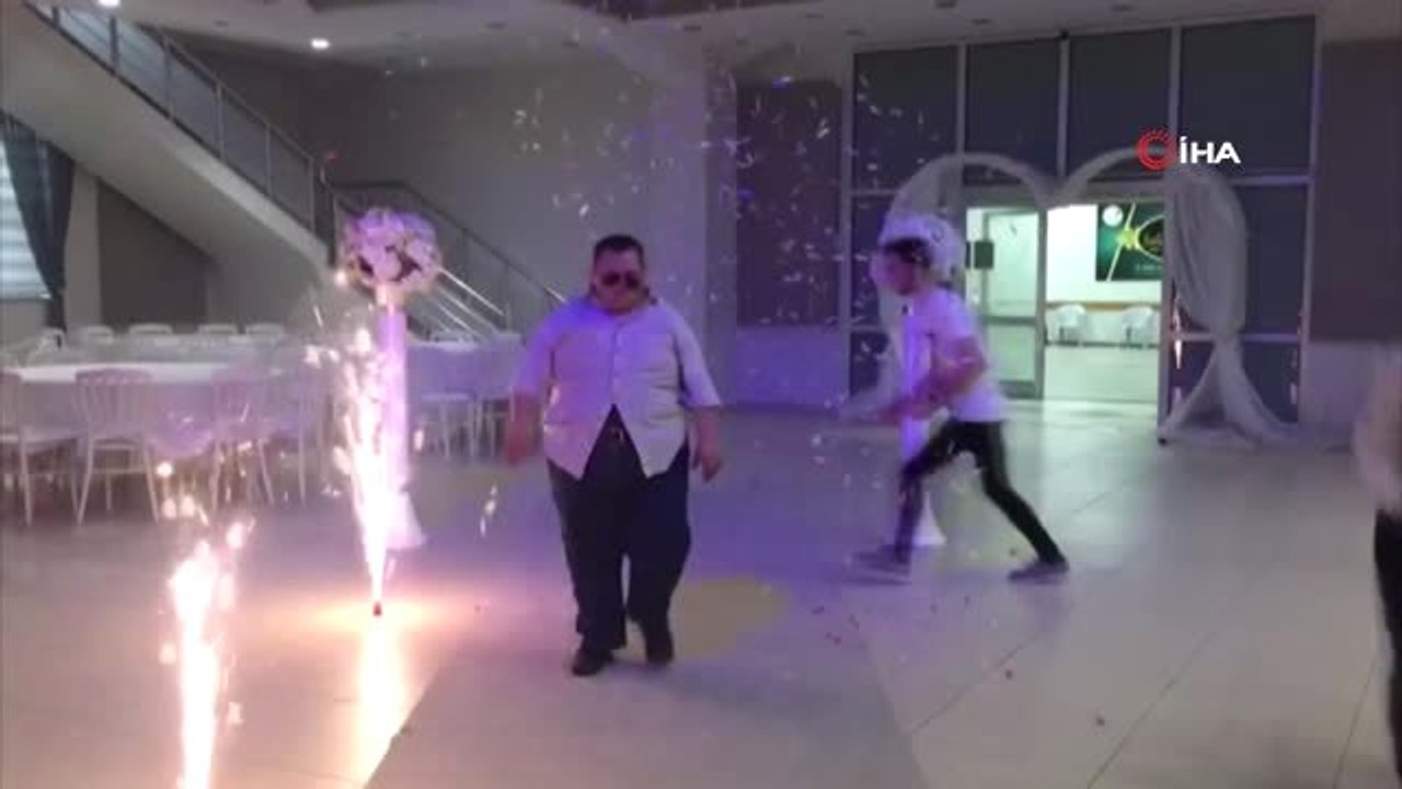 Başkan Kılıç down sendromlu gençle hem horon hem zeybek oynadı