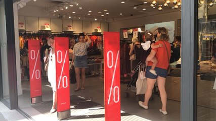 Les soldes sous la canicule au Mans