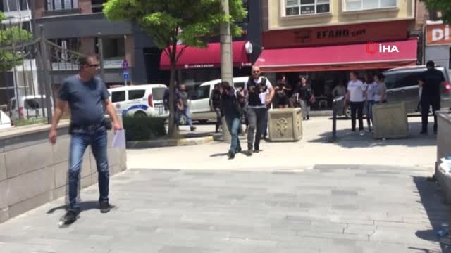 Hırsızlık şüphelisinden ilginç isyan, 4 senedir parmağıma alyans takamayanlar kelepçe taktırdı