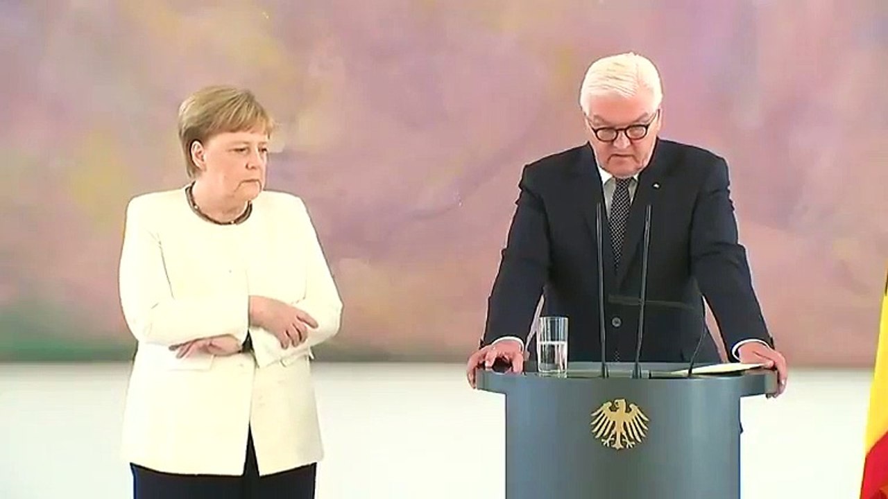 Merkel bir kez daha tir tir titredi