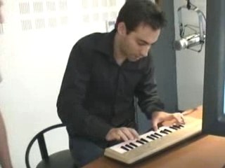 Philou d'ADO 97.8 au piano!