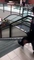 Un policier chute dans les escaliers en poursuivant un voleur !