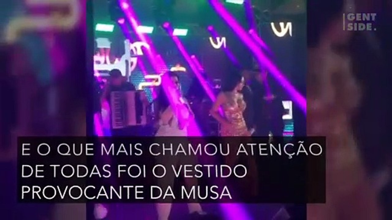 Simaria deixa parte do bumbum de fora em festão para celebrar 37 anos