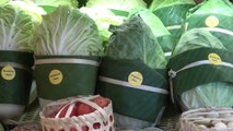 Thai supermarket reduces plastic waste by switching to banana leaves packaging