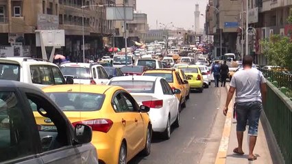 Iraklılar elektrik yokluğunda 50 derece sıcaklıkla mücadele ediyor