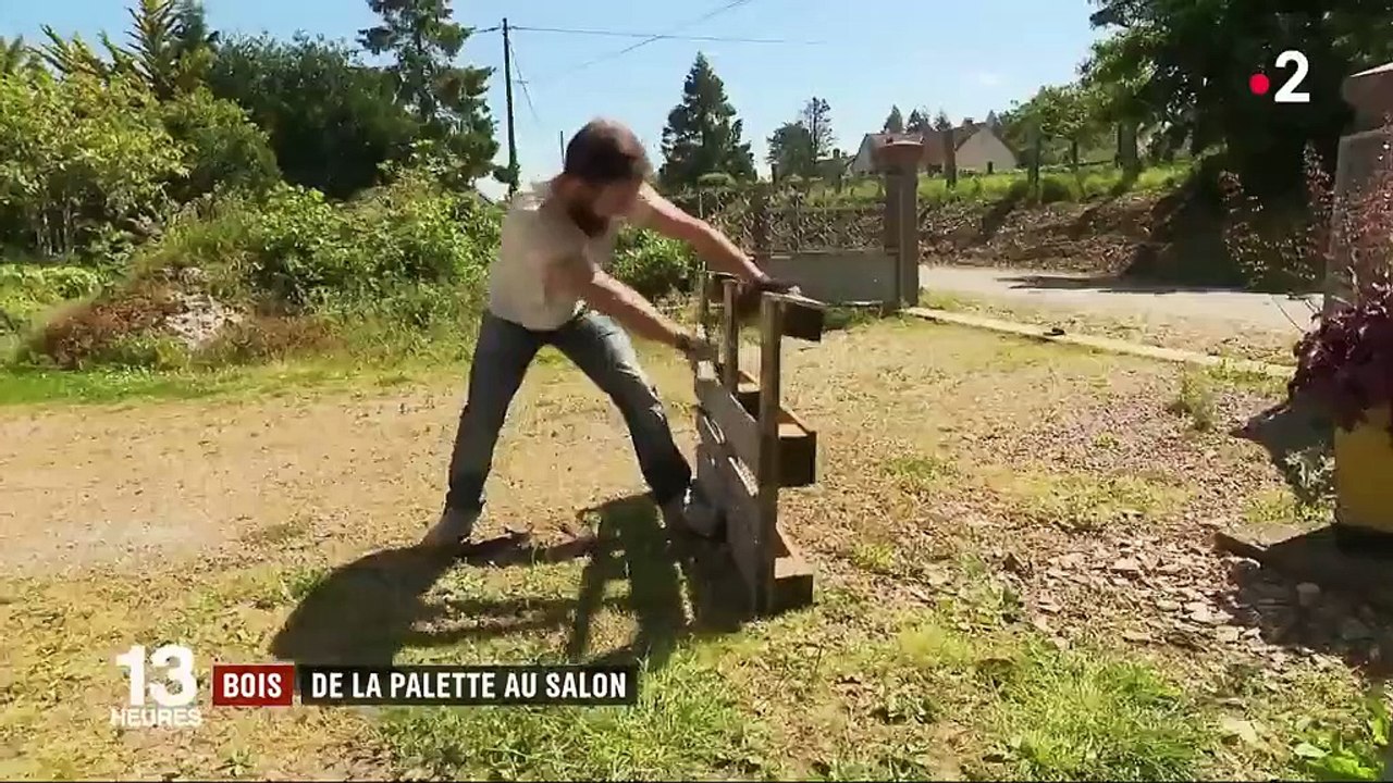 Recyclage : quand les palettes de bois deviennent des meubles de salon