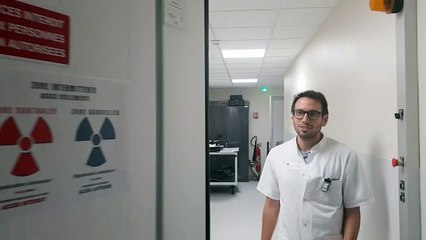 Le passage dans la "chicane", qui relie la salle du pupitre au bunker, contenant l'IRM MRIdian Linac