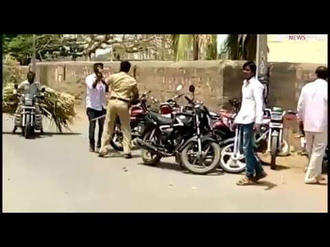 Karnataka: Cop thrashing man in Bagalkot district