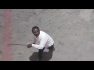 Watch: K'taka congress leader brandishes weapon, threats to kill people