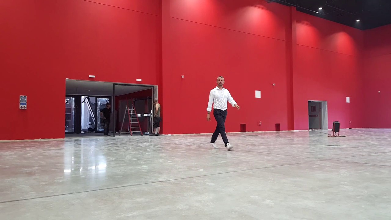 Le hall 6 passe au dur