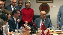 İstanbul Büyükşehir Belediye Başkanı Ekrem İmamoğlu, mazbatasını aldı