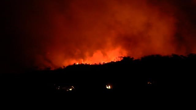 El incendio de Tarragona mantiene fuera de sus casas a 45 vecinos