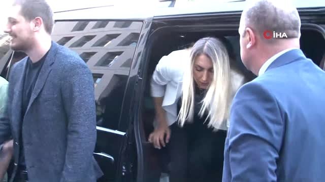 İstanbul Büyükşehir Belediye Başkanı Ekrem İmamoğlu, mazbatasını aldı