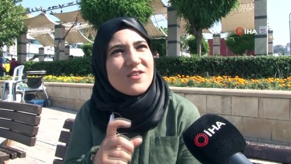 İzmir yanıyor, aşırı sıcaktan bunalanlar Çeşme'de serinliyor