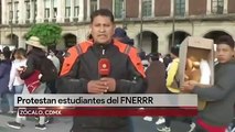 Estudiantes protestan en CDMX; exigen pago de beca