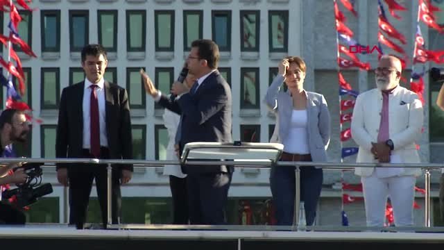 İSTANBUL-GÖREVİ DEVRALAN EKREM İMAMOĞLU BELEDİYE BİNASI ÖNÜNDE KONUŞTU