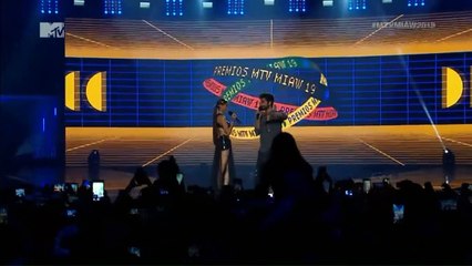 Categoría Pareja en llamas en los MTV MIAW 2019 en vivo