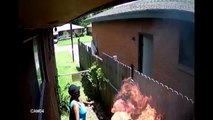 Elle met le feu à la maison de ses voisins, le tout filmé par sa propre caméra de surveillance