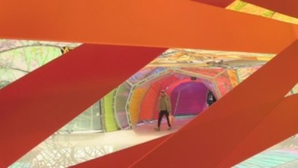 El pabellón Serpentine de los españoles SelgasCano ilumina Los Ángeles