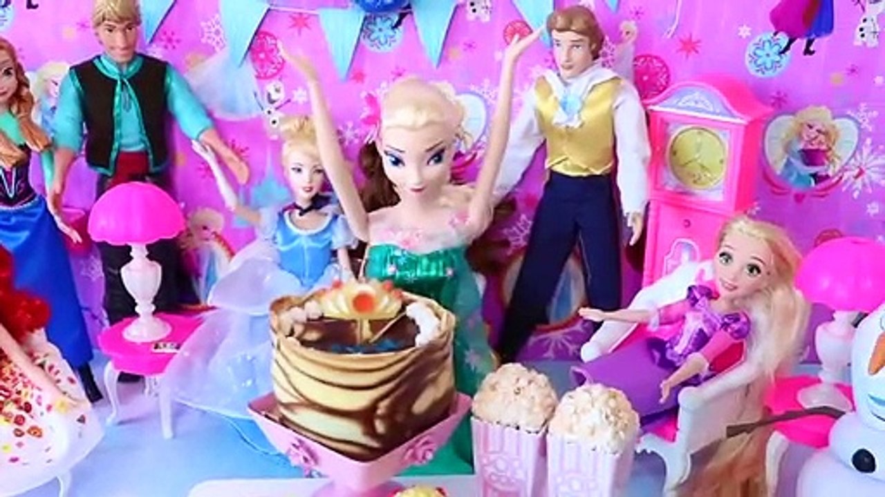 Elsa Birthday Party! Barbie, Anna, Rapunzel cooking cake toys!