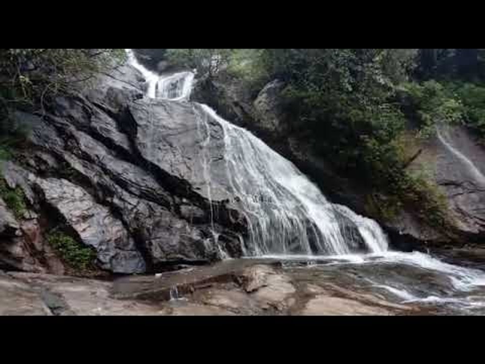 கோவை மாவட்டம் குரங்கு அருவியில் கஜா புயல் மழையின் காரணமாக ஏற்பட்ட வெள்ளப்பெருக்கு
