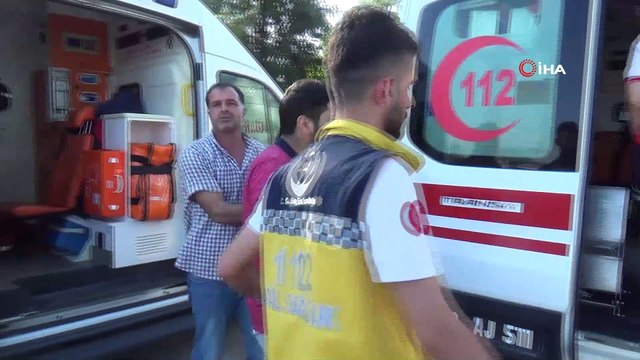 Minibüs traktöre arkadan çarptı, nohutlar yola saçıldı: 1 ölü, 1 yaralı