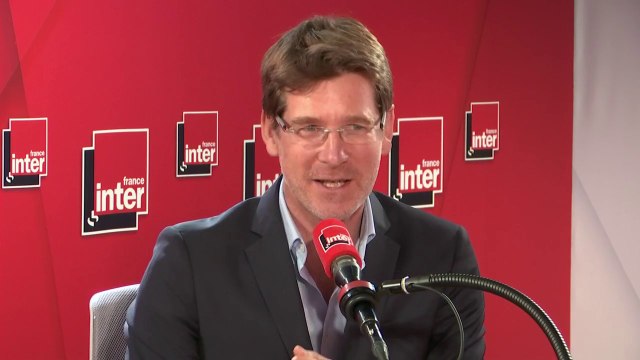 Pascal Canfin : La dernière fois que je suis venu, c'était la journée sans plastique... Là, j'ai un gobelet en carton, et d'où vient l'eau ? De la bouteille en plastique qui est derrière la caméra !