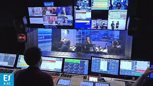 François Hollande : Nicolas Sarkozy n'a qu'à faire du macramé s'il s'ennuie ! L'ancien président écrivain, c'est moi (Canteloup)