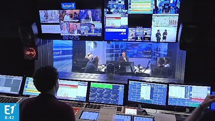 François Hollande : "Nicolas Sarkozy n'a qu'à faire du macramé s'il s'ennuie ! L'ancien président écrivain, c'est moi" (Canteloup)
